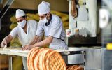 صف‌های طولانی نان در انزلی/ ارائه خدمات مطلوب در گرو حمایت کافی