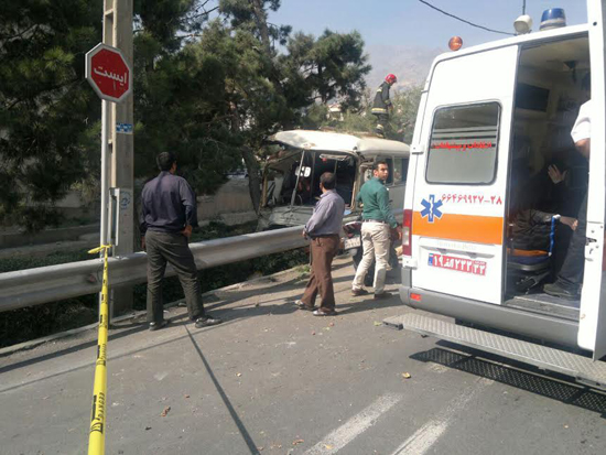 واژگونی خونبار اتوبوس مسافربری در تهران/ 17 خانم مجروح شدند+ تصاویر