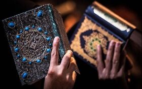 شیوه صحیح قرآن به سر نهادن چطور است؟
