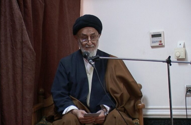 به دلیل کسالت جلسه را ترک کردم نه به نشانه اعتراض/ احترام خاصی برای آقای حمید روحانی قائل هستم
