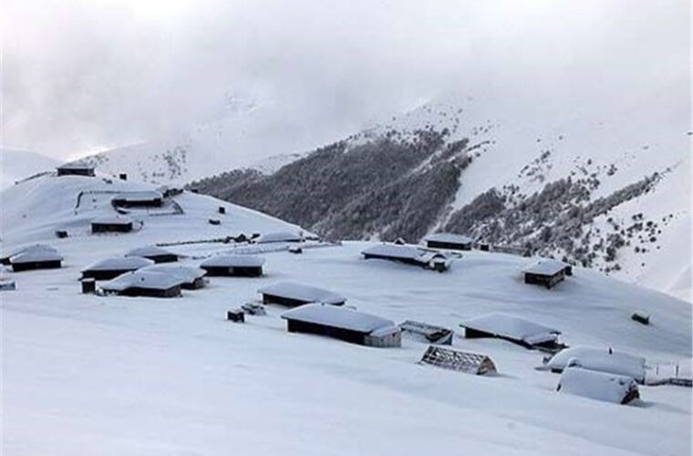 بارش برف در ارتفاعات استان گیلان به ۲ متر رسید‌