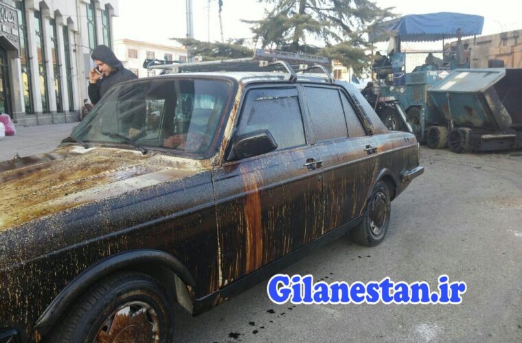 نقص فنی ماشین آلات شهرداری رشت و ریختن شدید گازوئیل روی خودروهای مردم! + تصاویر