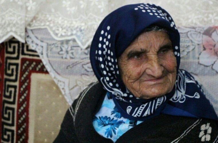 دیدار دانش‌آموزان گیلانی با جانباز ۱۰۹ ساله “کشف حجاب رضا خانی” در ماسال