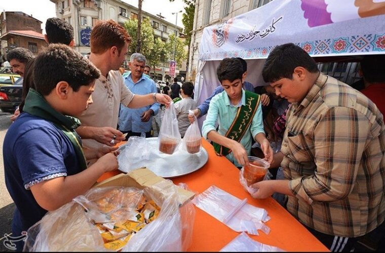 اطعام مردم رشت توسط گروه های خود جوش فرهنگی در عید سعید غدیر+ تصاویر