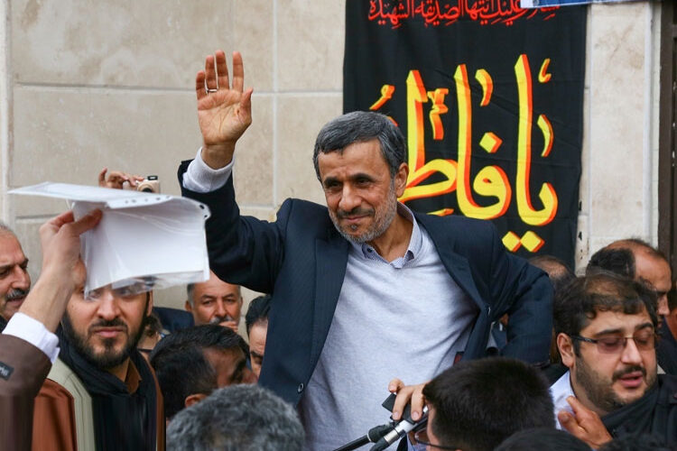 قربانیان سفر احمدی نژاد به رشت/ از اخراج گرفته تا انتصاب به عنوان کارشناس پذیرش اموات!
