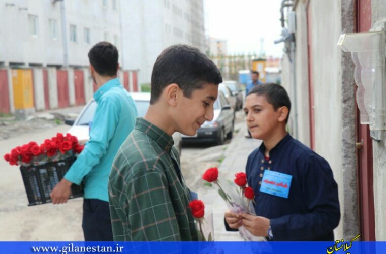 طرح “عطر خوش انتظار” در مسکن مهر رشت و اهدای 1184 شاخه گل به مردم + تصاویر