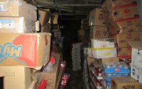 برخورد سازمان اطلاعات سپاه با یک فروشگاه گرانفروش مواد غذایی در خمام + تصاویر