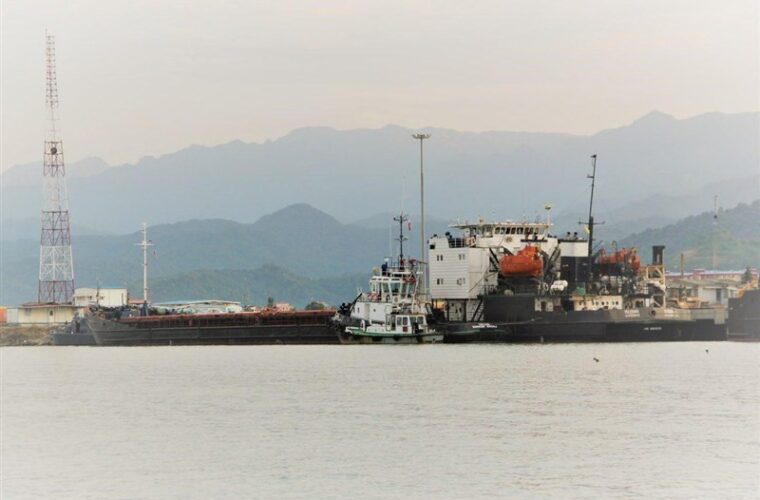 کشتی حادثه‌دیده نارگل به اسکله آستارا منتقل شد