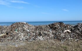 سونامی زباله‌ در ساحل کلاچای گیلان +تصاویر