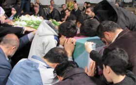 مراسم وداع با دو شهید گمنام ۱۷ و ۱۸ ساله در گلزار شهدای رشت+ گزارش تصویری