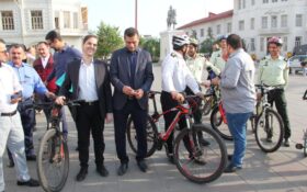دوچرخه سواری رئیس شورا، مدیران شهرداری رشت و رئیس پلیس راهور تا محل کار + تصاویر