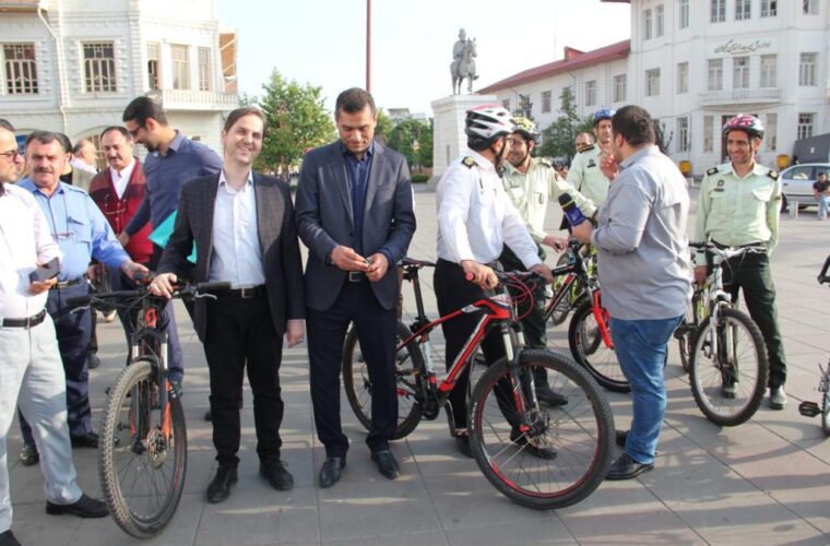 دوچرخه سواری رئیس شورا، مدیران شهرداری رشت و رئیس پلیس راهور تا محل کار + تصاویر