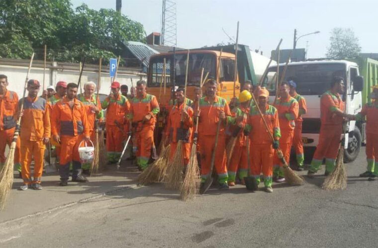 هفته چهارم از پاکسازی محلات نواحی ۱۵ گانه شهرداری برگزار شد