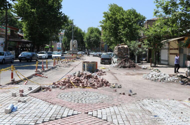 تکمیل پروژه سنگ فرش میدان وحدت به انقلاب، به شهرداری لاهیجان واگذار شد