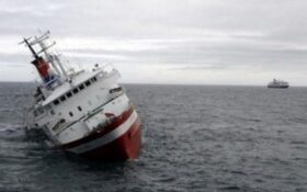 نجات تمام خدمه کشتی غرق‌شده در دریای خزر