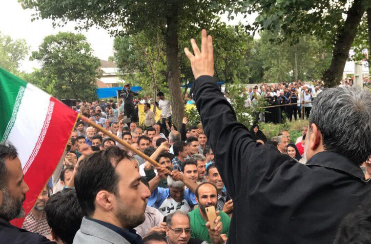 حضور احمدی نژاد در رودسر همراه با استقبال پرشور و معنادار مردم+ گزارش تصویری