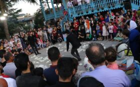 اجرای دومین روز دهمین جشنواره تئاتر خیابانی شهروند لاهیجان