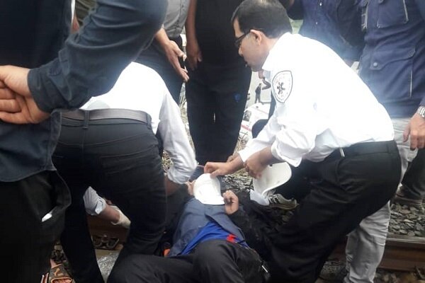 حادثه در ریل قطار پلیس راه سراوان به سنگر برای دانش آموز ۱۶ ساله