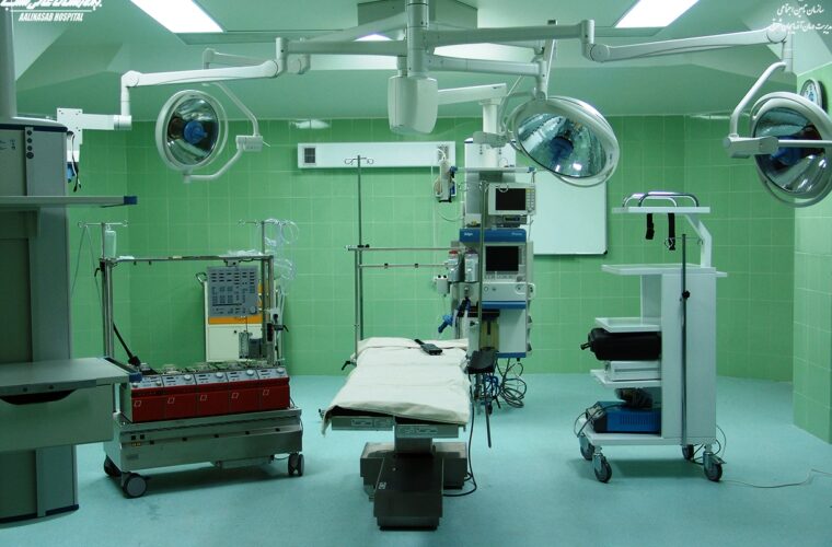 جراحی در اتاق عمل با چراغ مهتابی!/ در بیمارستان‌های گیلان چه می‌گذرد؟!