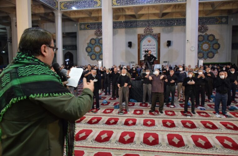 اشک و ناله مردم رشت در احیای سومین شب از لیالی قدر در مصلی امام خمینی(ره) + تصاویر