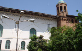 مسجدی با دوره های مختلف معماری/ مسجد اکبریه لاهیجان از قرن چهارم تا دوره قاجار