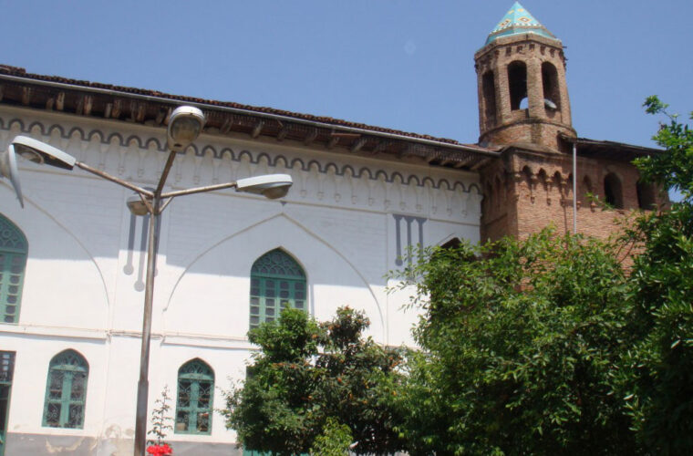 مسجدی با دوره های مختلف معماری/ مسجد اکبریه لاهیجان از قرن چهارم تا دوره قاجار