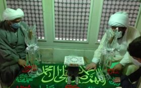 غبارروبی و عطرافشانی بقعه «دانای علی» توسط اعضای کانون‌‌های مساجد رشت