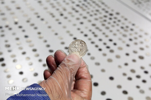 ۲۸ عدد سکه دوره ساسانی در رودبار کشف شد
