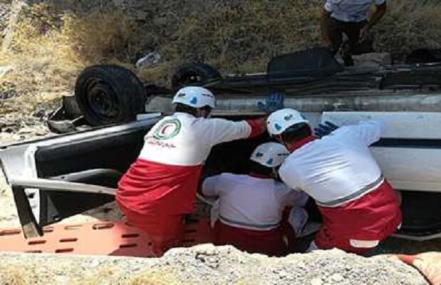 نجات ۳ مصدوم حادثه واژگونی خودرو در منطقه ییلاقی سردگاه رودبار