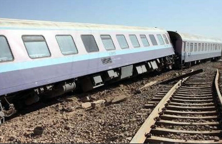 برخورد قطار مسافربری رشت – مشهد به یک قطار باری در قزوین/ اعزام ۸ آمبولانس به محل حادثه