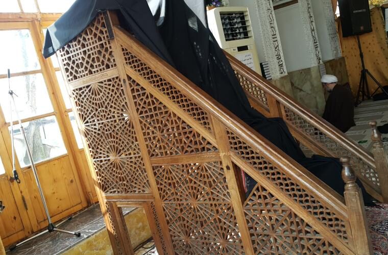 منبری که از بادکوبه به رشت آمد/ منبر چوبی مسجد حاج صمد خان ثبت ملی می شود