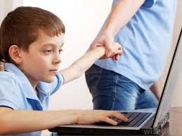 خطر رها شدگی در فضای مجازی/ سواد رسانه و مهارت های فرزندپروری برای والدین ضروری است