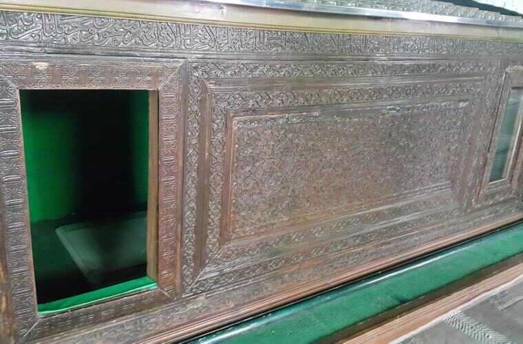 سرقت کتیبه های چوبی قرن پنجم/ صندوق چوبی مرقد سلیمانداراب رشت ثبت ملی می شود