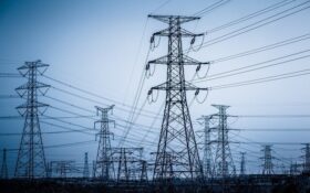 آغار عملیات اجرایی پروژه تعویض سیم‌های خط دو مداره پست انتقال برق در لاهیجان