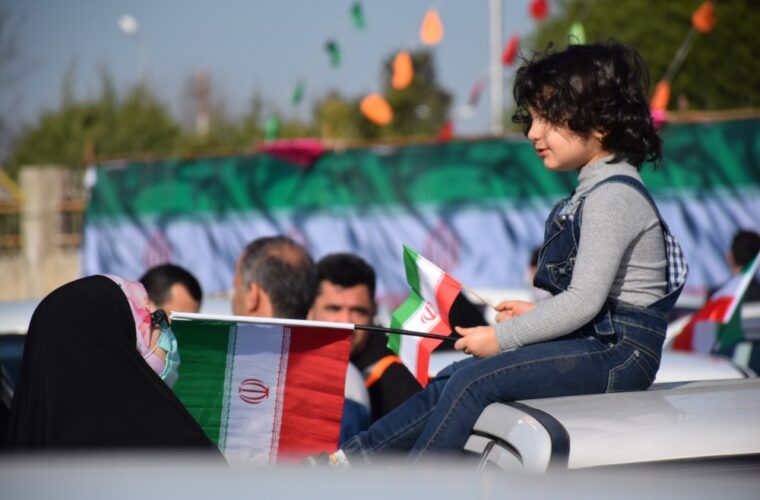 رژه موتوری و راهپیمایی خانوادگی خودرویی گرامیداشت ۲۲ بهمن در رشت+ تصاویر