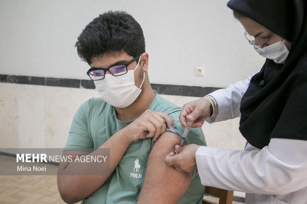 واکسیناسیون دانش آموزان در گیلان آغاز شد/ لزوم هماهنگی با مسئولان مدارس