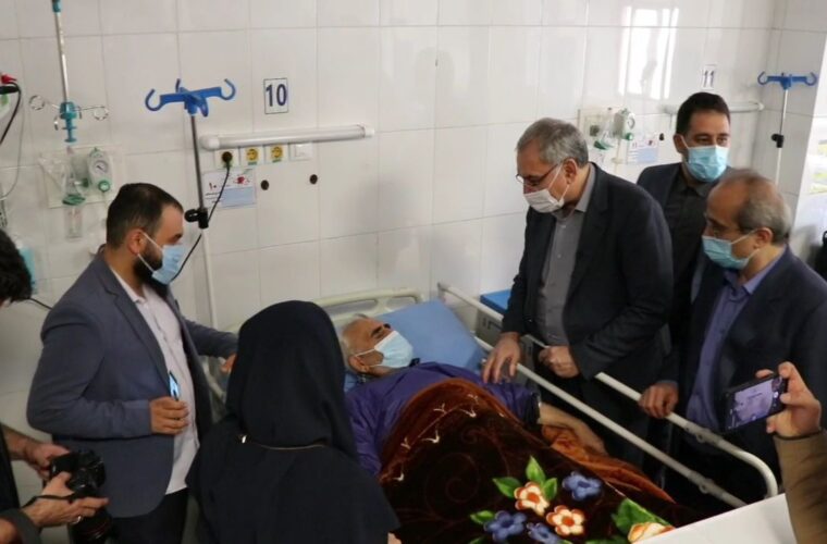 دیدار چهره به چهره وزیر بهداشت با مردم لاهیجان