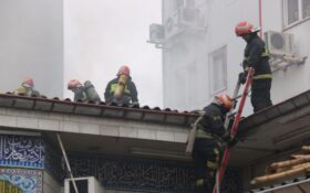 آتش سوزی در پشت بام مسجد فاطمیه رشت به علت اتصال در سیستم سیم کشی برق
