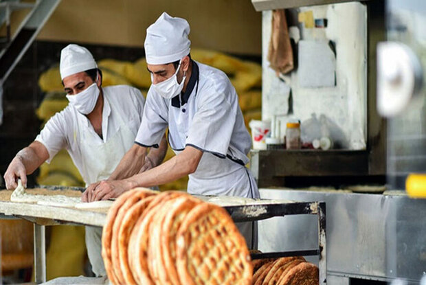 صف‌های طولانی نان در انزلی/ ارائه خدمات مطلوب در گرو حمایت کافی