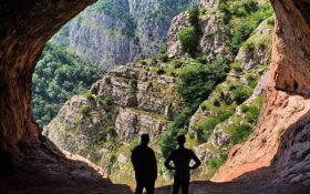 نشانه گذاری مسیر دسترسی به غار ۲۳۰ هزار ساله دربند رودبار
