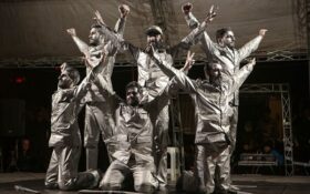 برگزاری تئاتر خیابانی در گلزارهای شهدا با محوریت نقالی دفاع مقدس