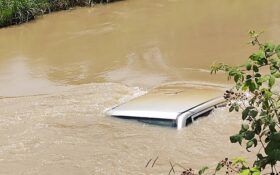 سقوط پراید در رودخانه/ راننده نجات یافت