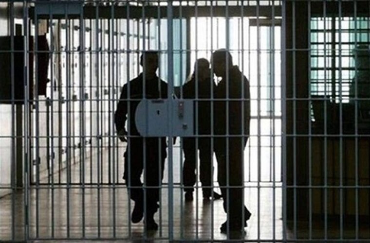 لحظه اعلام آزادی زندانی فومنی پس از ۱۹ سال + فیلم