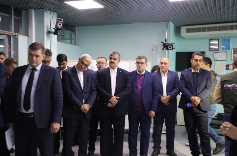 آیا این شخص خبرنگار اعزامی صدا و سیمای گیلان به روسیه است؟! آیا این شخص خبرنگار اعزامی صدا و سیمای گیلان به روسیه است؟!