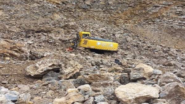 حادثه مرگبار سقوط بیل مکانیکی در معدن سنگ رودبار