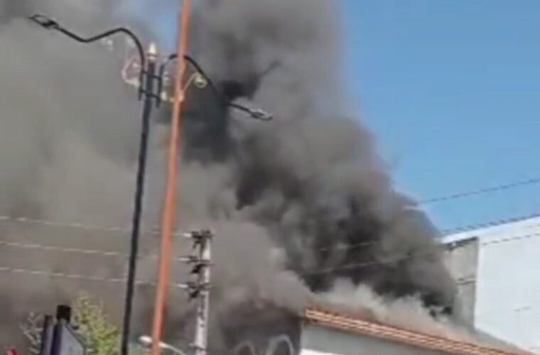 چهار آتش‌نشان در عملیات اطفاء حریق مجتمع فرهنگی تالش مصدوم شدند