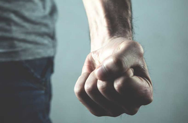 کتک زدن کارگر یک بیمارستانی در شمال کشور توسط آقای رئیس!