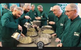 خادمی عاشقانه گیلانیها در چایخانه حرم مطهر رضوی+ تصاویر خادمی عاشقانه گیلانیها در چایخانه حرم مطهر رضوی+ تصاویر