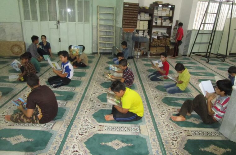 تشکيل ۱۹۵ حلقه کتابخواني در مساجد گيلان/ برنامههای هفته کتاب در کانونهای فرهنگی هنری اجرا میشود تشکيل ۱۹۵ حلقه کتابخواني در مساجد گيلان/ برنامههای هفته کتاب در کانونهای فرهنگی هنری اجرا میشود