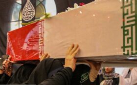 مادر شهید محمود رمضانی زردابی به فرزند شهیدش پیوست مادر شهید محمود رمضانی زردابی به فرزند شهیدش پیوست